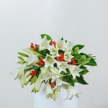 Stella - Bouquet of white lilies with red berries and foliage